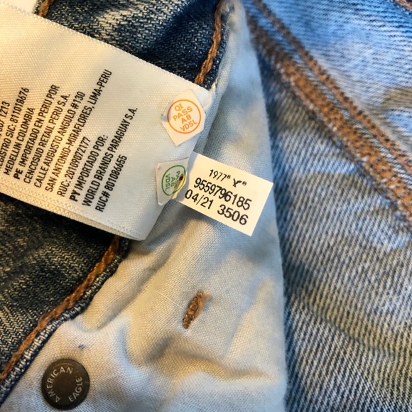 American Eagle Mom Straight Jeans. High Waisted. Loose Fit. Size 12 - Picture 8 of 12